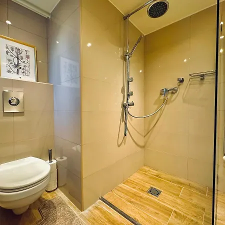 Moon - Spacious Apartman *