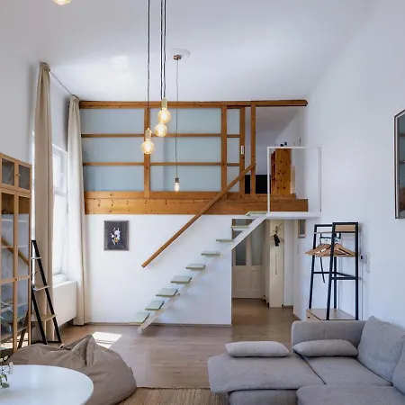 Moon - Spacious Budapest