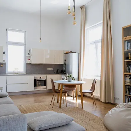 Moon - Spacious Budapest