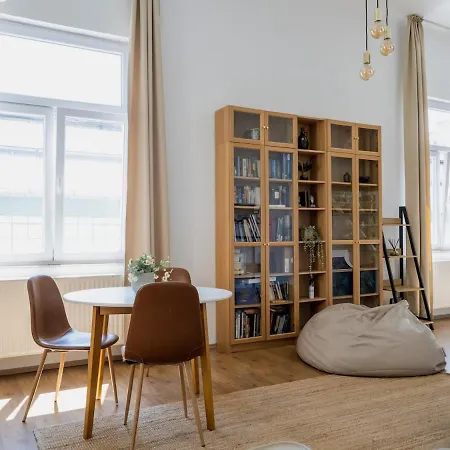 Moon - Spacious Apartment *