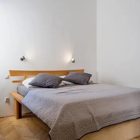 Moon - Spacious Budapest