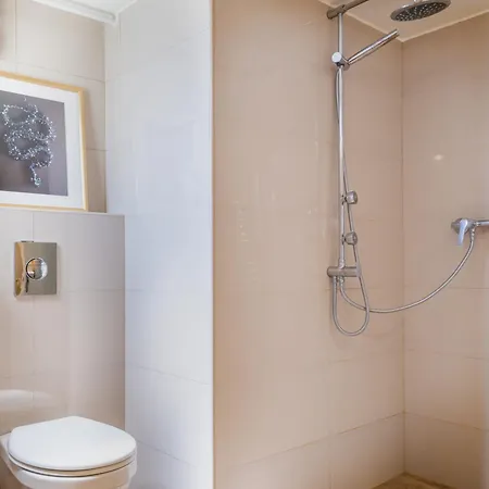 Moon - Spacious Apartment